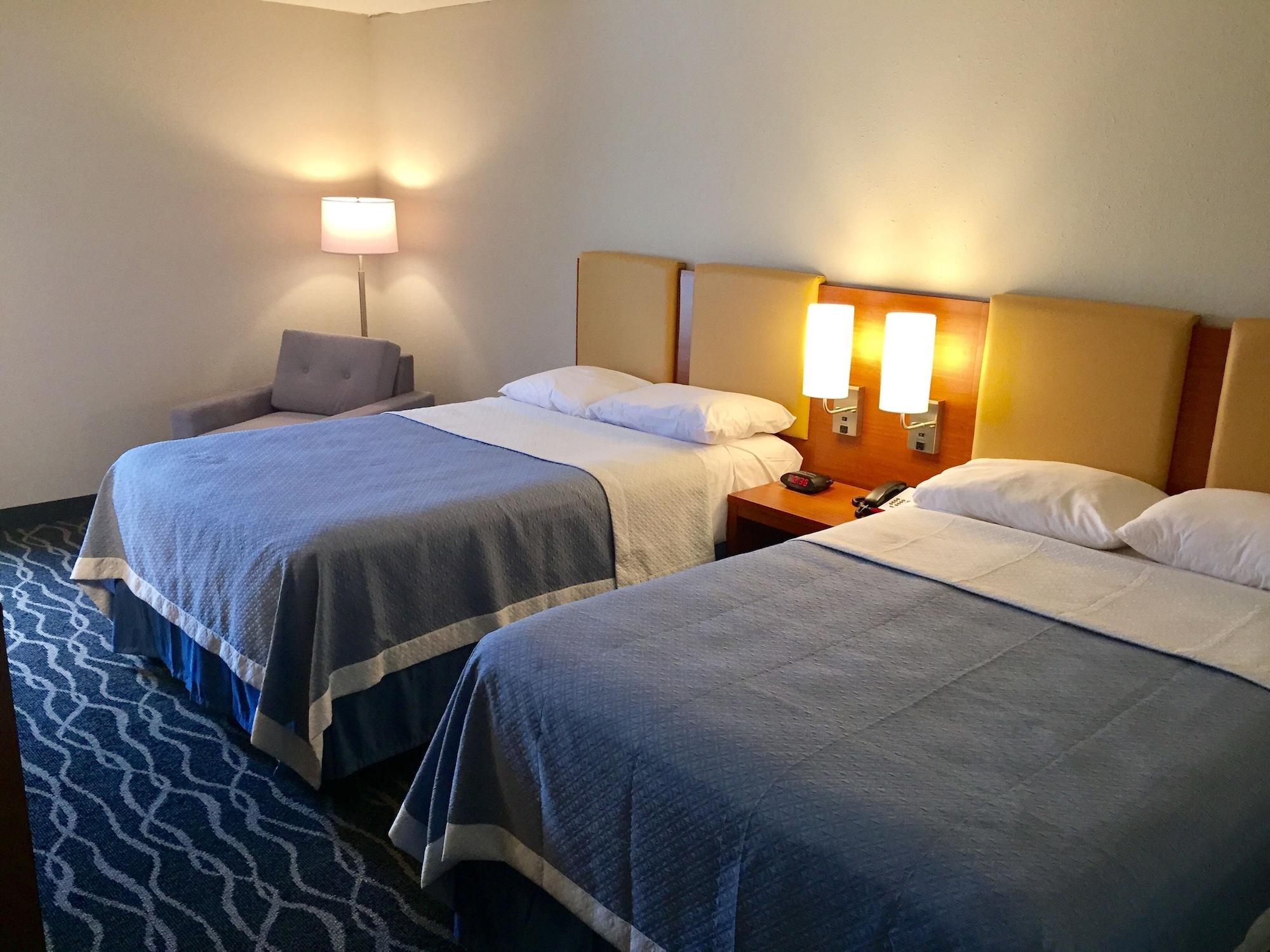 Days Inn & Suites By Wyndham Cincinnati North Springdale Buitenkant foto