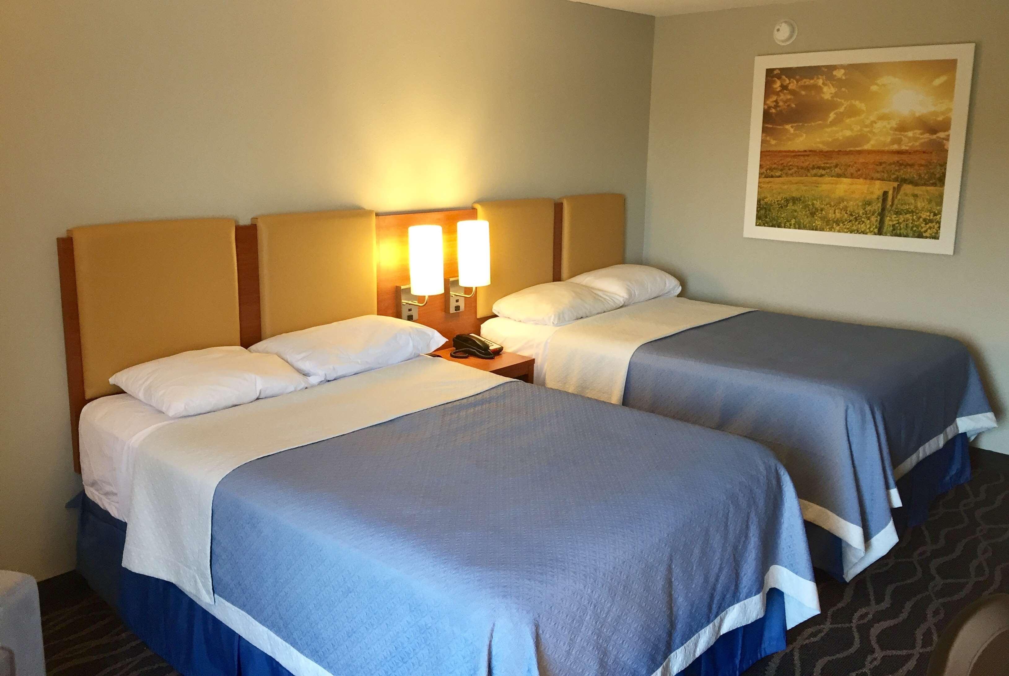 Days Inn & Suites By Wyndham Cincinnati North Springdale Buitenkant foto