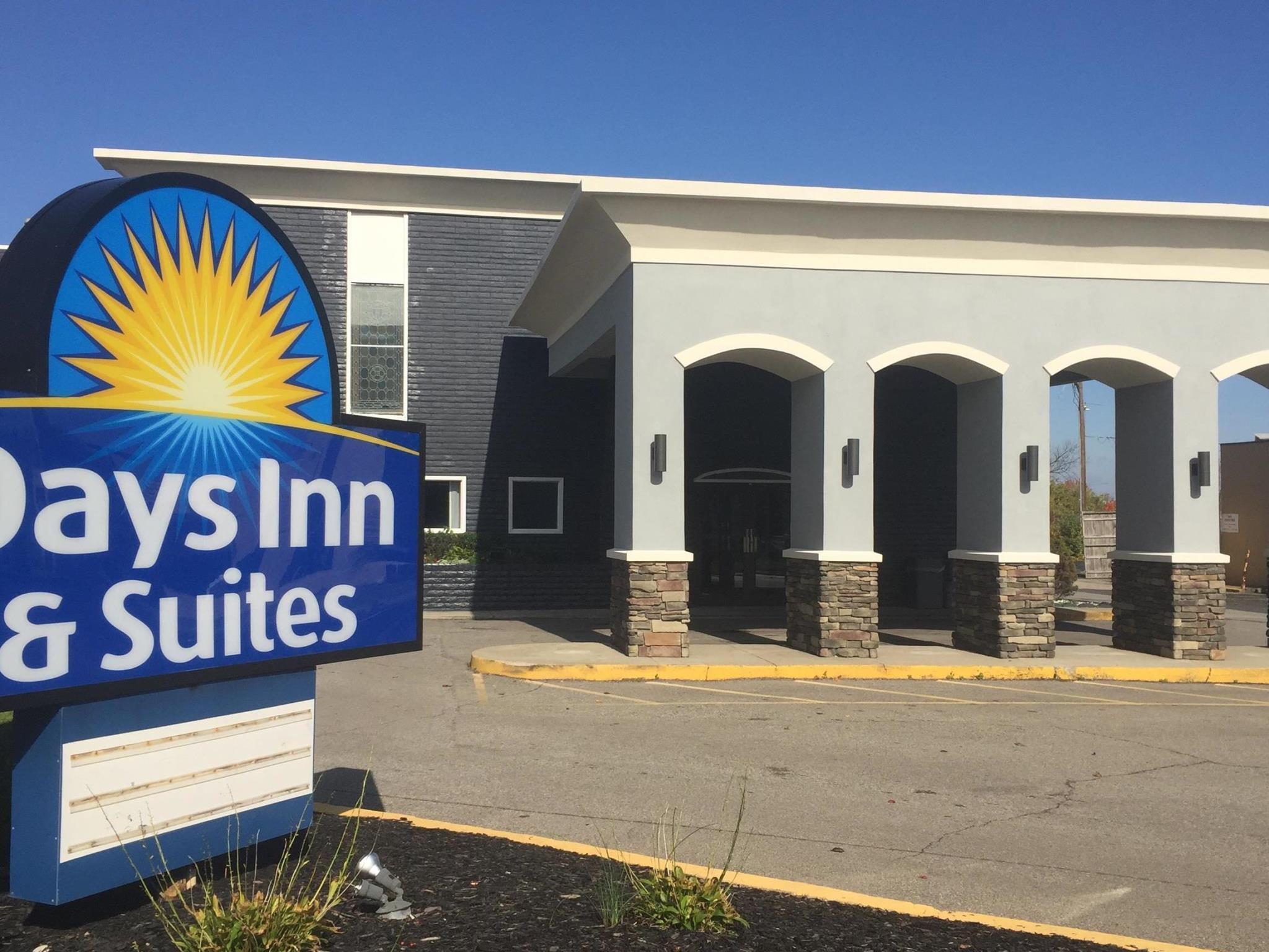 Days Inn & Suites By Wyndham Cincinnati North Springdale Buitenkant foto