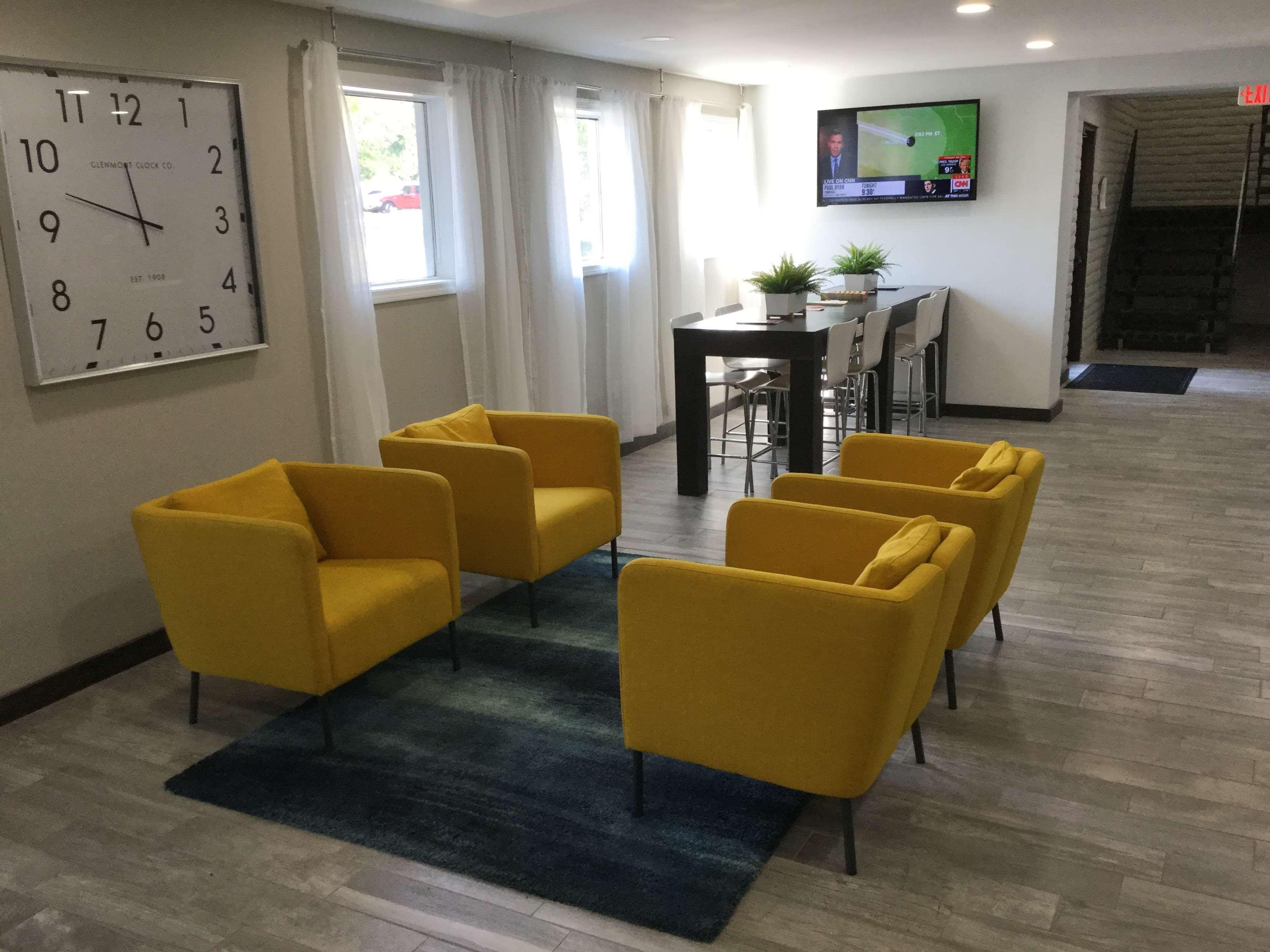 Days Inn & Suites By Wyndham Cincinnati North Springdale Buitenkant foto