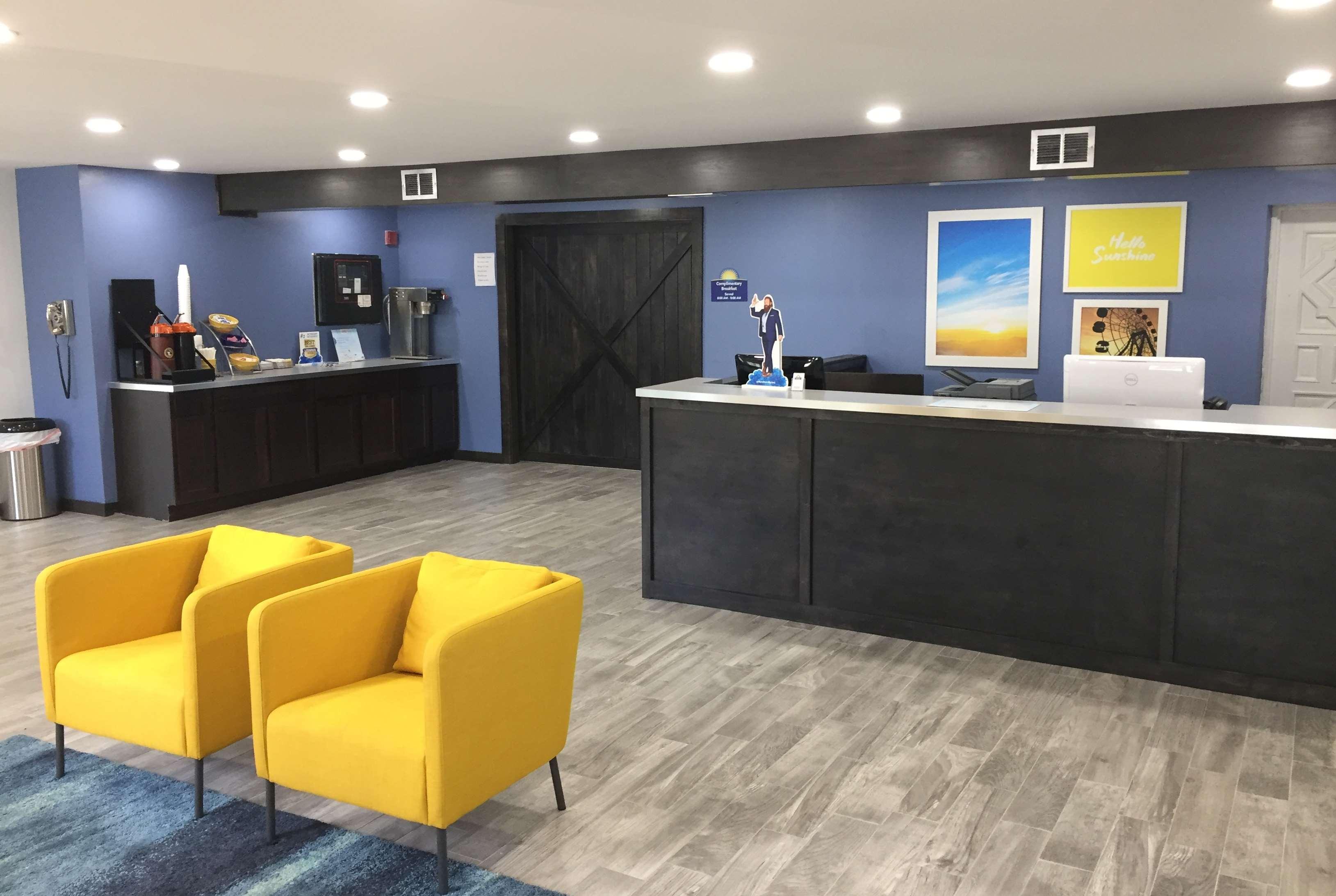 Days Inn & Suites By Wyndham Cincinnati North Springdale Buitenkant foto