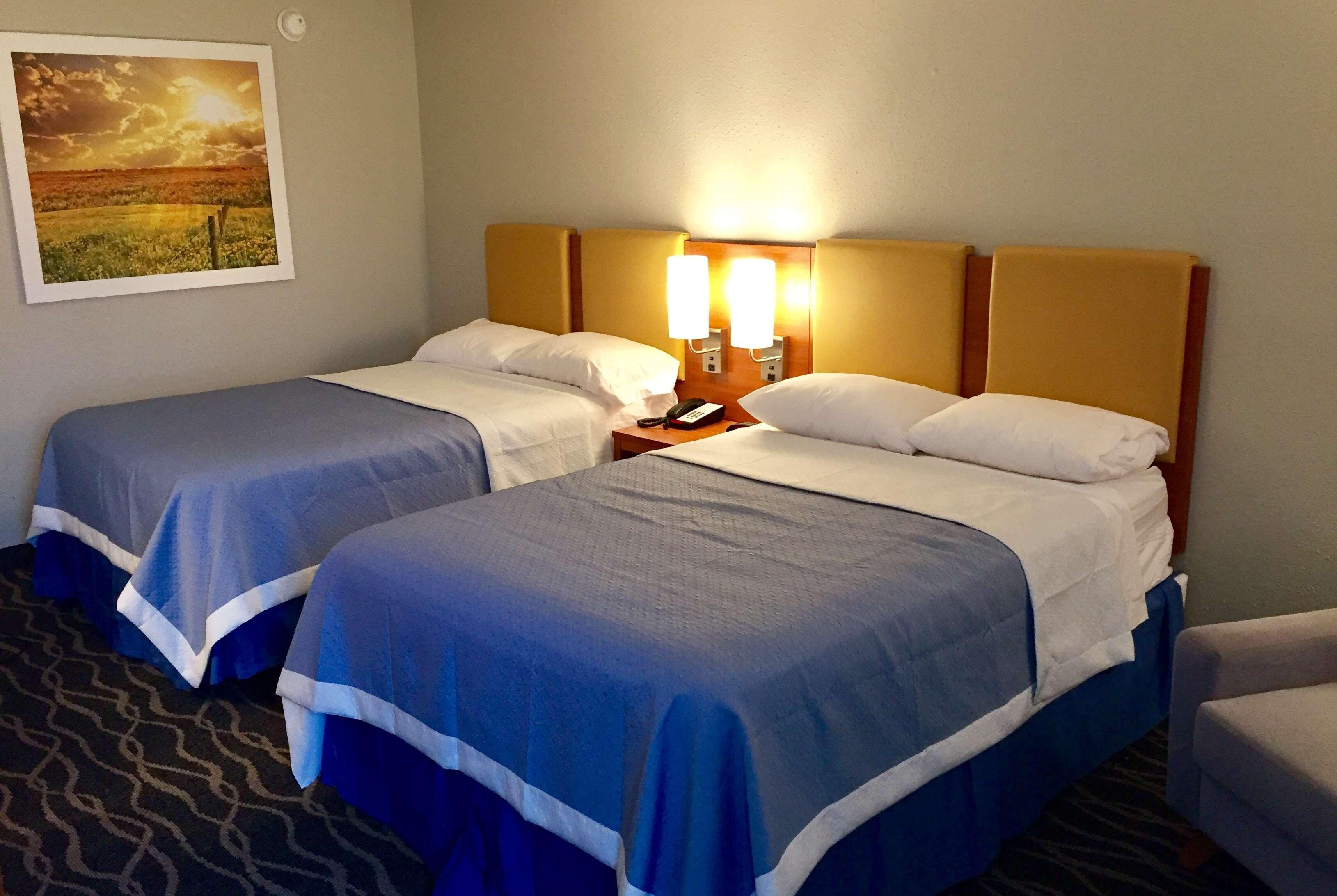 Days Inn & Suites By Wyndham Cincinnati North Springdale Buitenkant foto