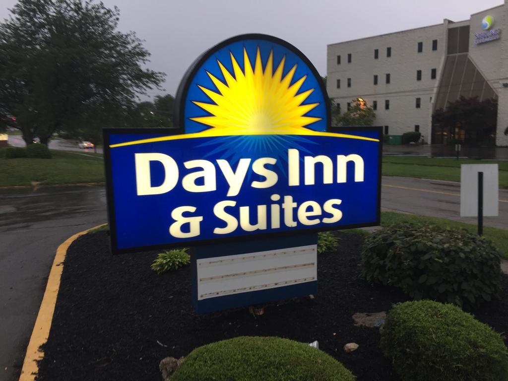 Days Inn & Suites By Wyndham Cincinnati North Springdale Buitenkant foto