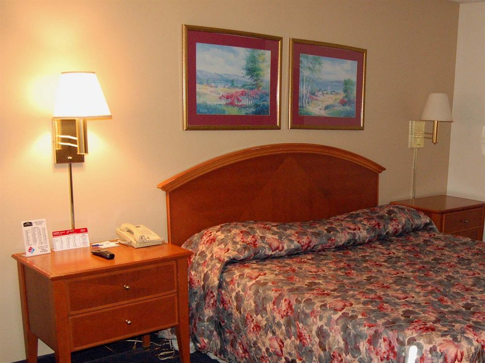 Days Inn & Suites By Wyndham Cincinnati North Springdale Buitenkant foto