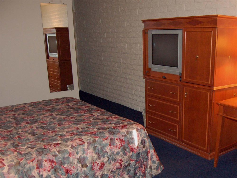 Days Inn & Suites By Wyndham Cincinnati North Springdale Buitenkant foto