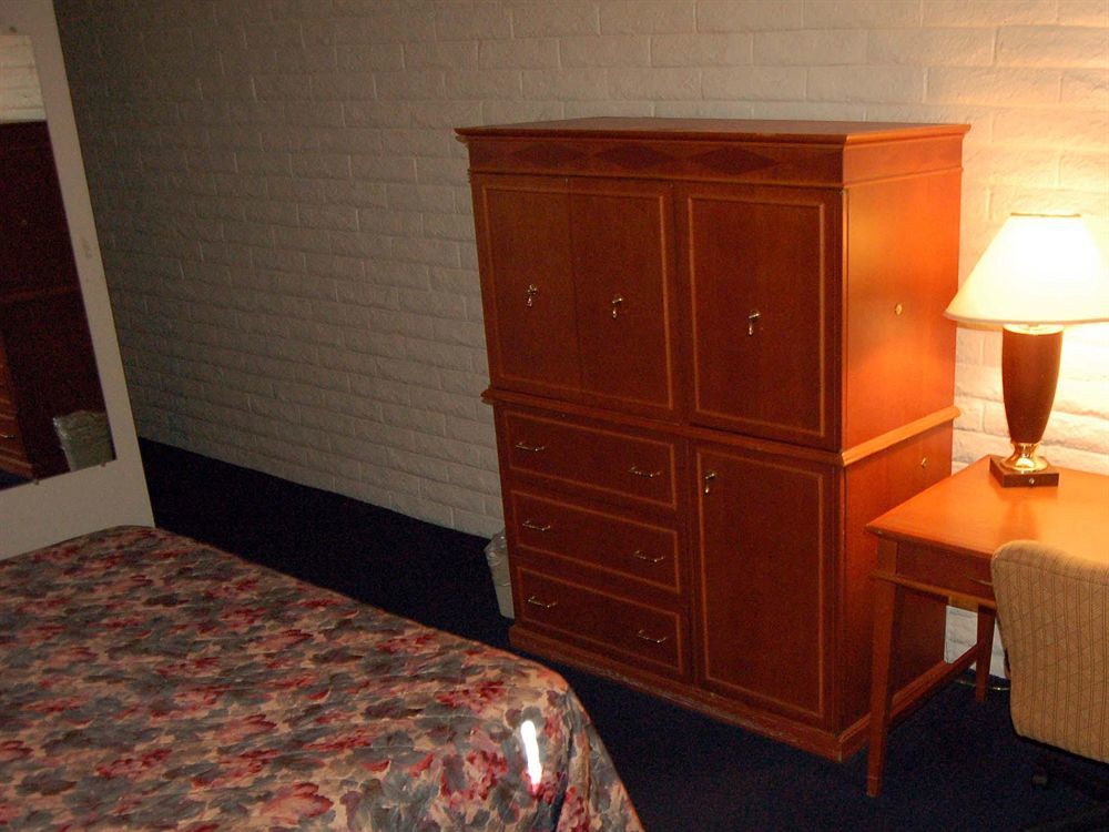 Days Inn & Suites By Wyndham Cincinnati North Springdale Buitenkant foto