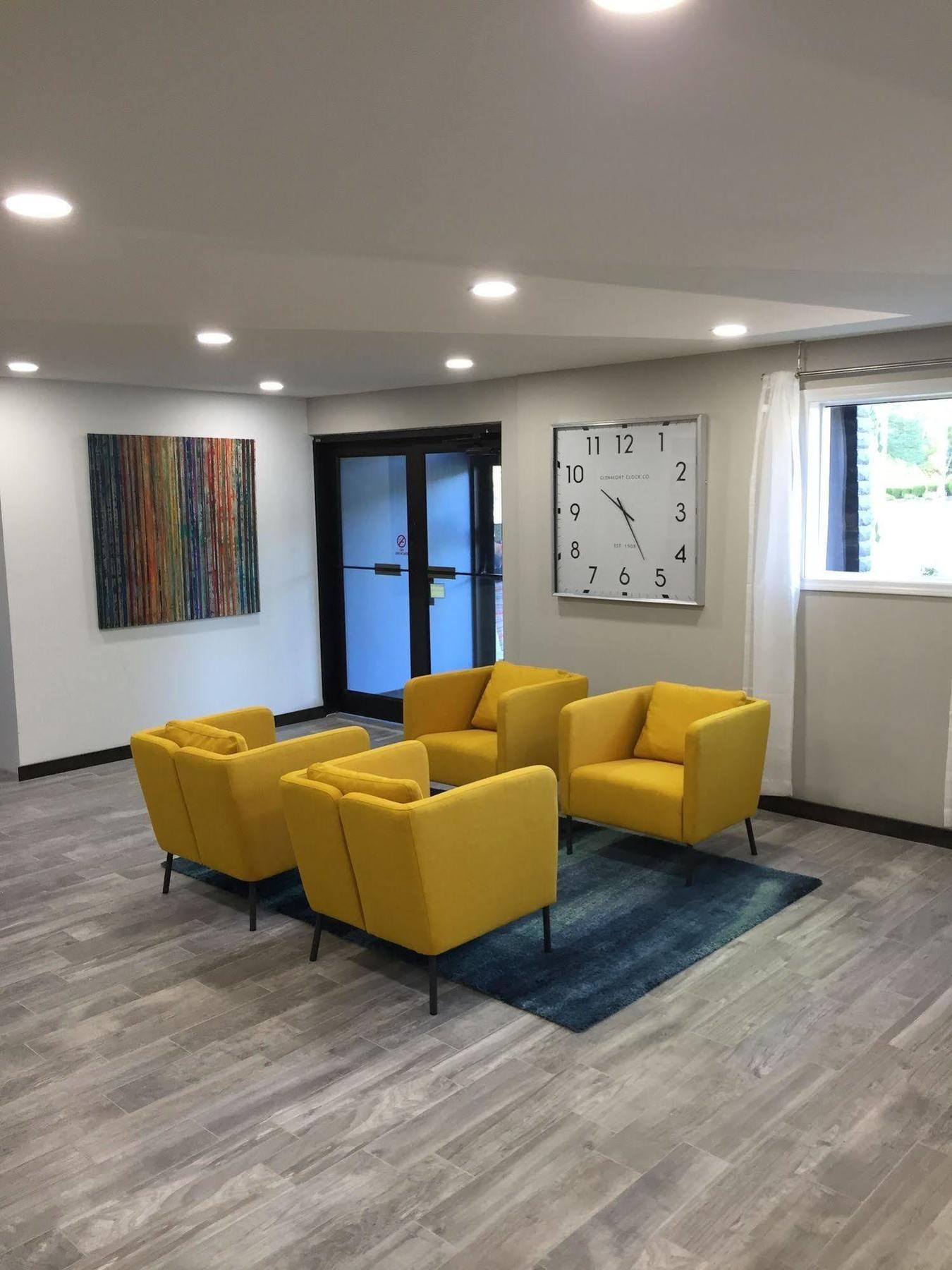 Days Inn & Suites By Wyndham Cincinnati North Springdale Buitenkant foto