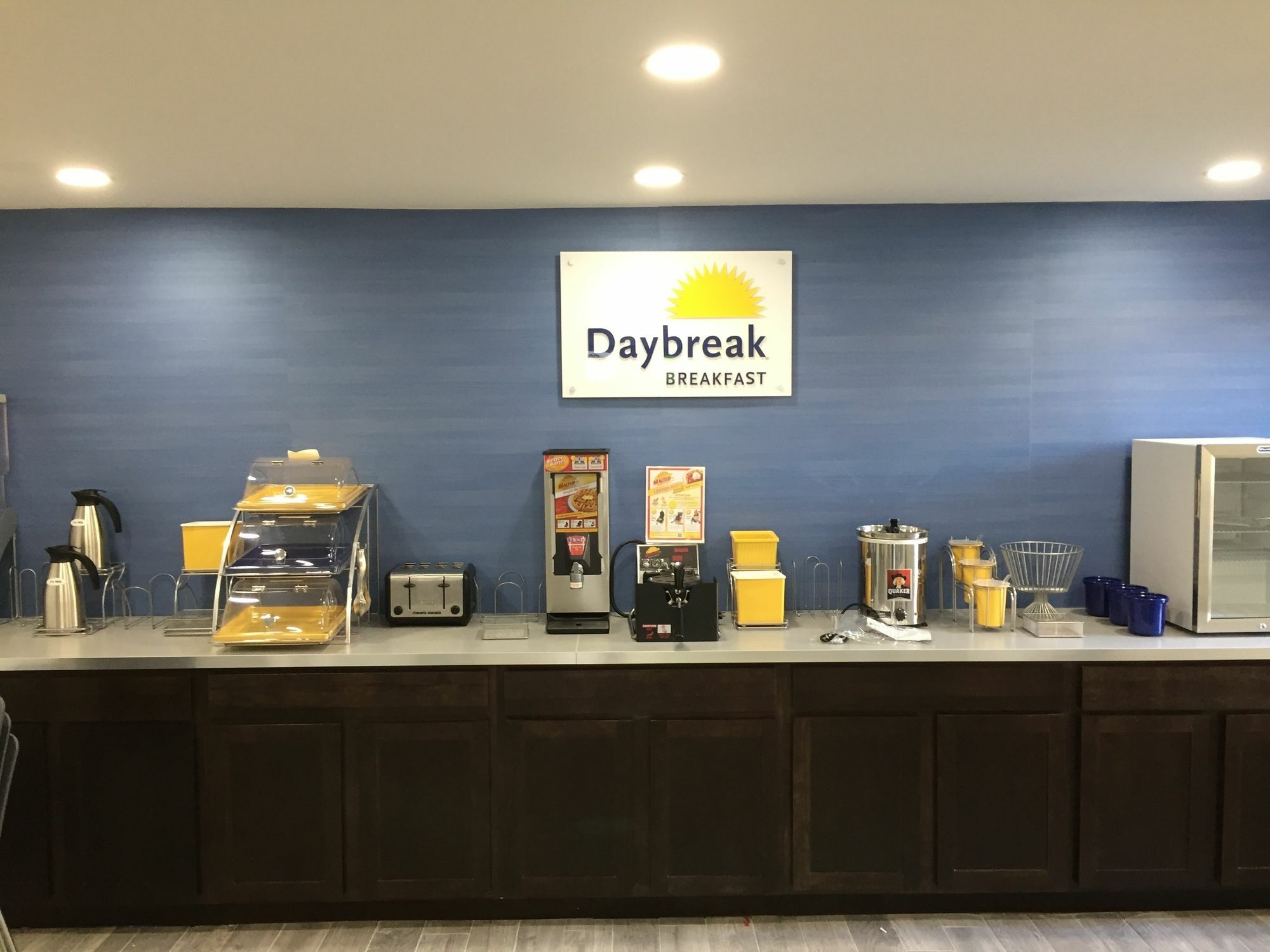 Days Inn & Suites By Wyndham Cincinnati North Springdale Buitenkant foto
