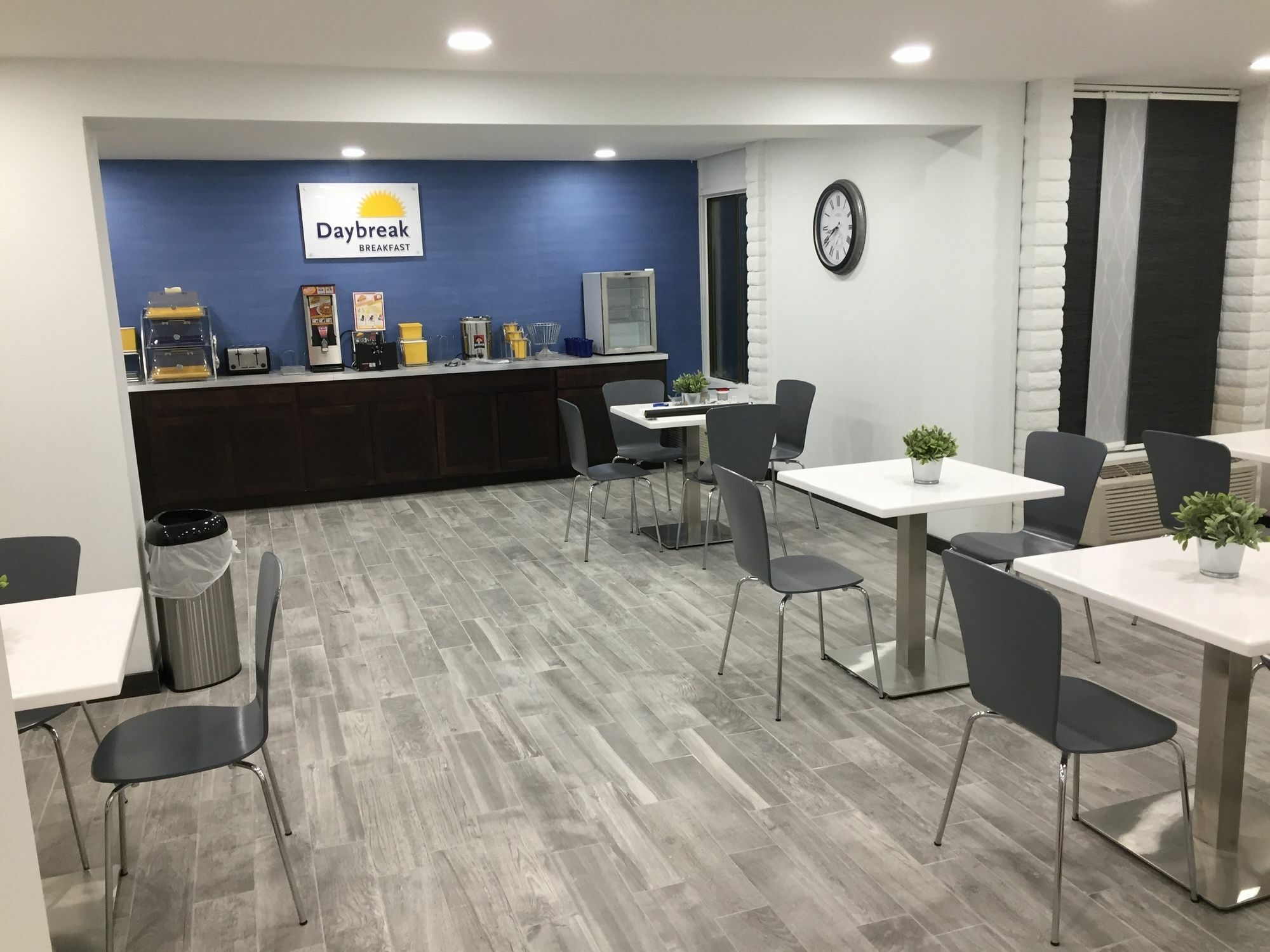 Days Inn & Suites By Wyndham Cincinnati North Springdale Buitenkant foto