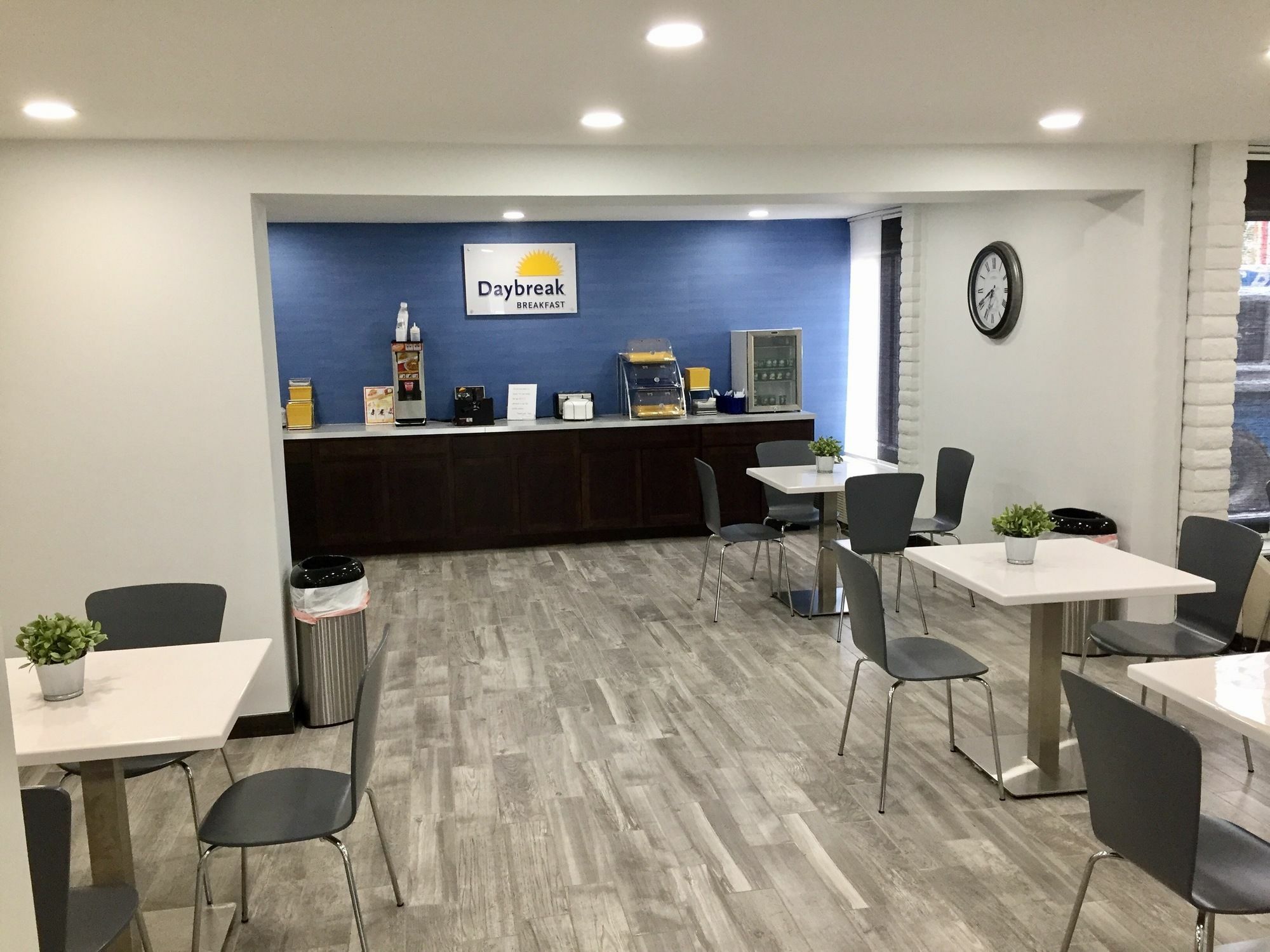 Days Inn & Suites By Wyndham Cincinnati North Springdale Buitenkant foto