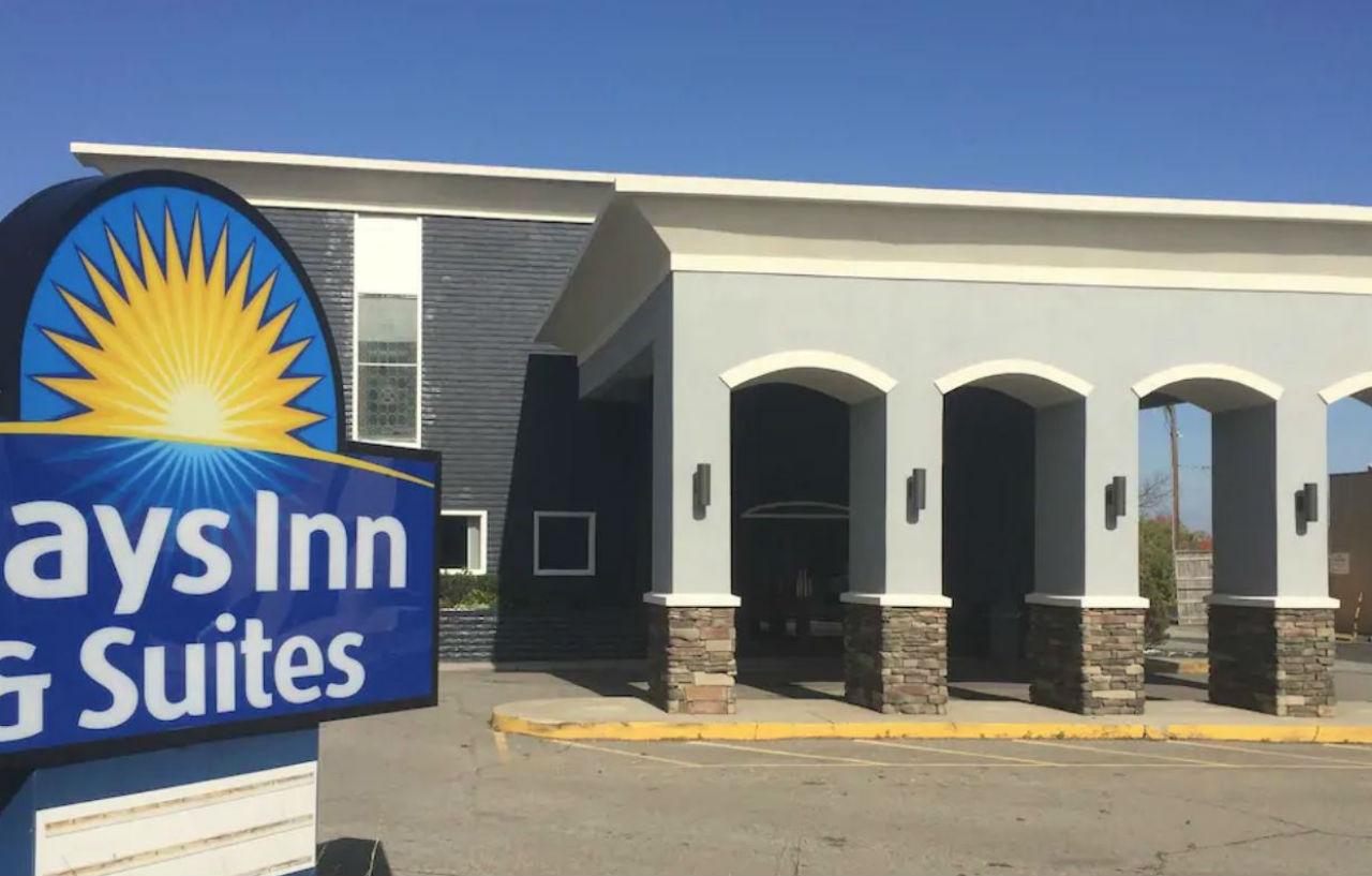 Days Inn & Suites By Wyndham Cincinnati North Springdale Buitenkant foto