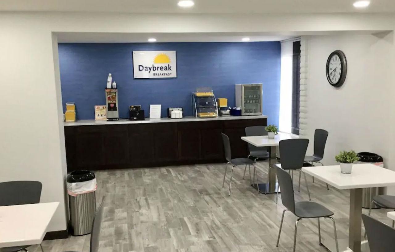 Days Inn & Suites By Wyndham Cincinnati North Springdale Buitenkant foto